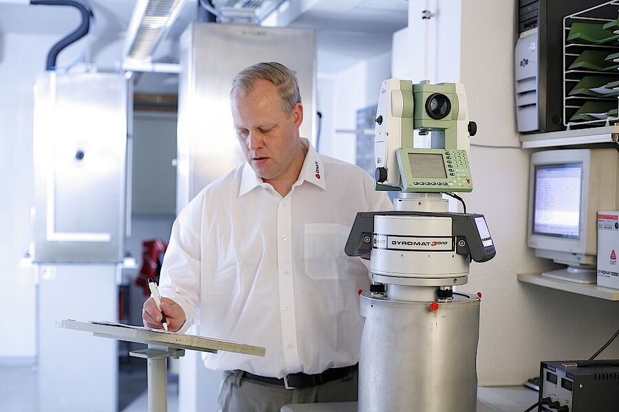 A range of precision surveying gyroscopes with band suspension A range of precision surveying gyroscopes with band suspension