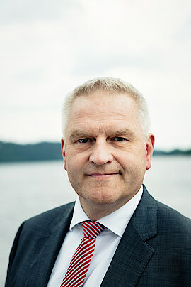 Dr. Maik Tiedemann, CEO, DMT GROUP